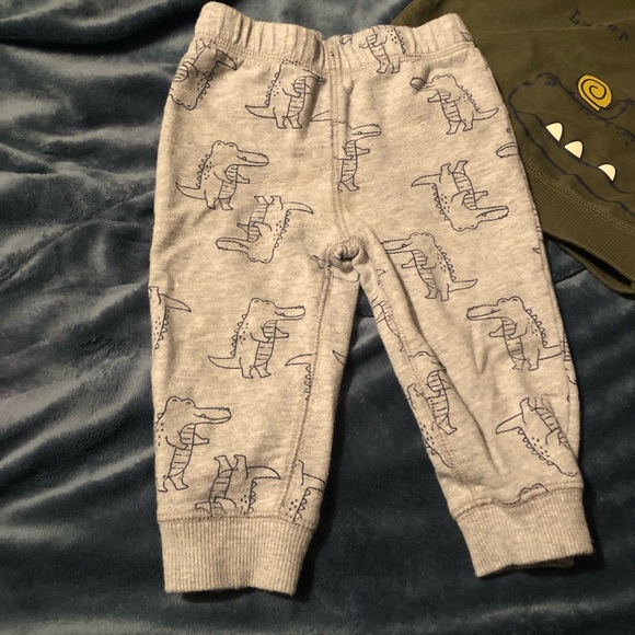 Carters Later Gator Set | 12M | EEUC - Picture 2 of 7